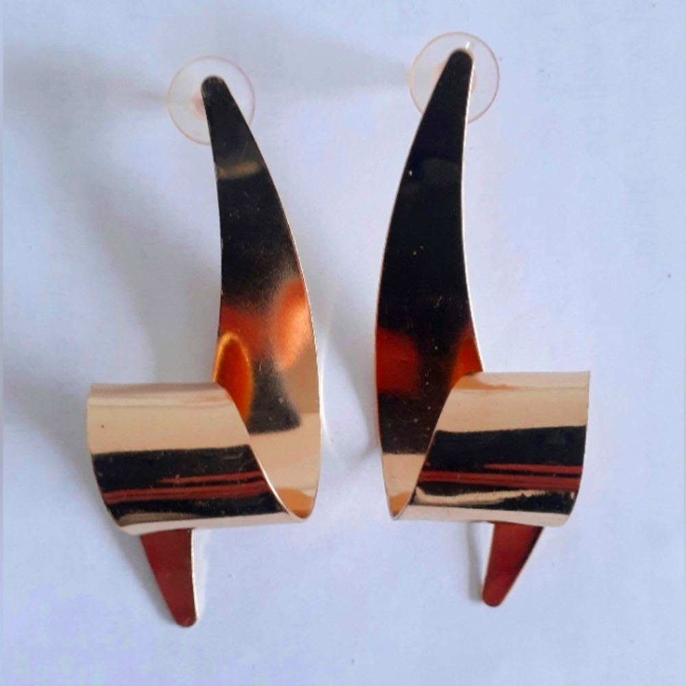 2/$15! Gold zig-zag/ curled ribbon/ lightning bolt statement earrings